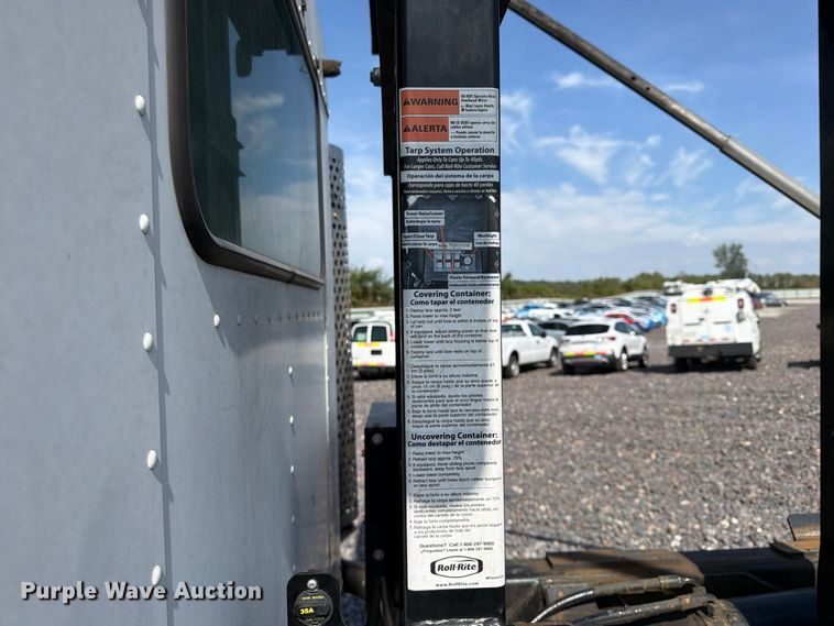 image for item YA5077 2005 Kenworth T300 hook lift truck