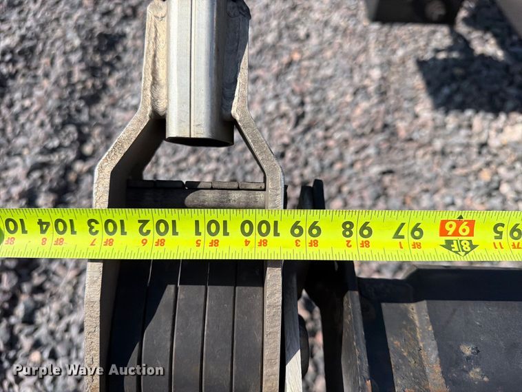 image for item YA5077 2005 Kenworth T300 hook lift truck