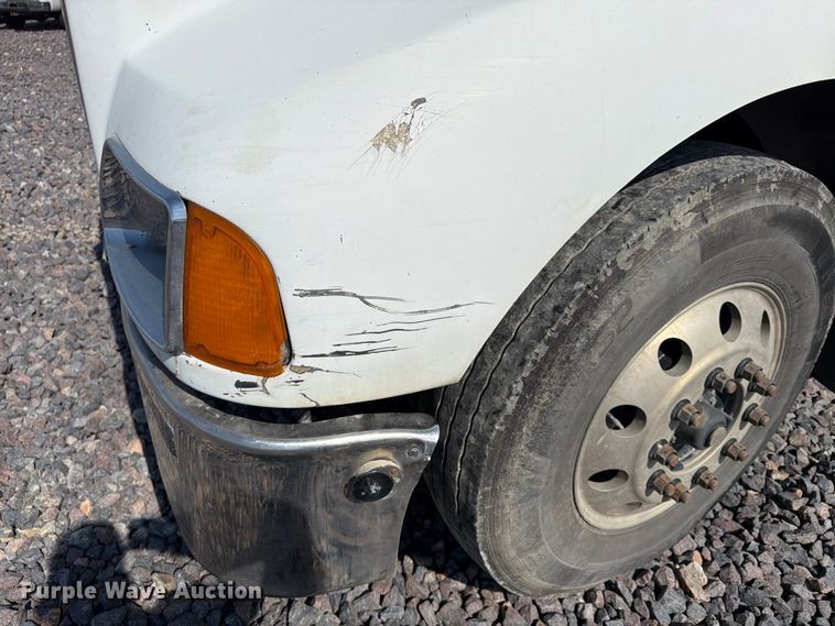 image for item YA5077 2005 Kenworth T300 hook lift truck