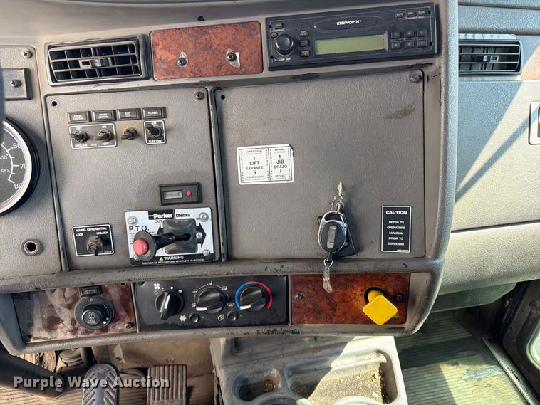 image for item YA5077 2005 Kenworth T300 hook lift truck