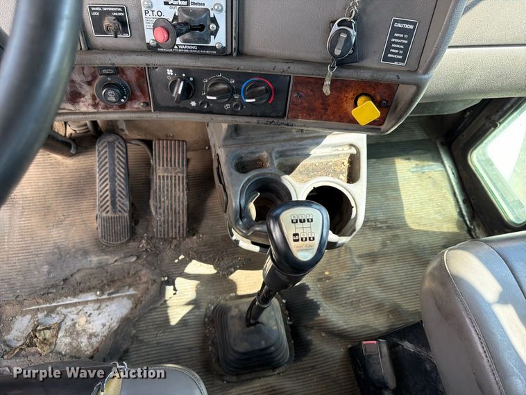 image for item YA5077 2005 Kenworth T300 hook lift truck