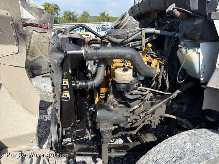 image for item YA5077 2005 Kenworth T300 hook lift truck