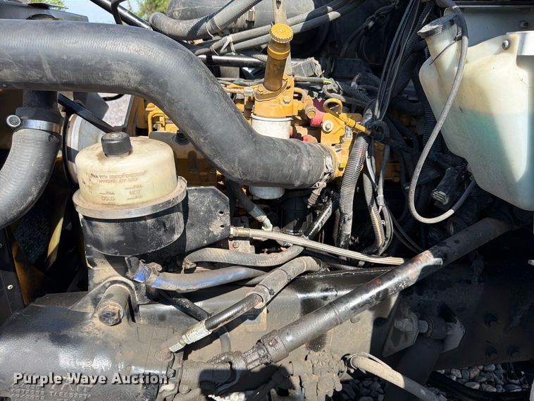 image for item YA5077 2005 Kenworth T300 hook lift truck