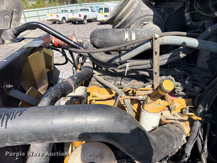 image for item YA5077 2005 Kenworth T300 hook lift truck