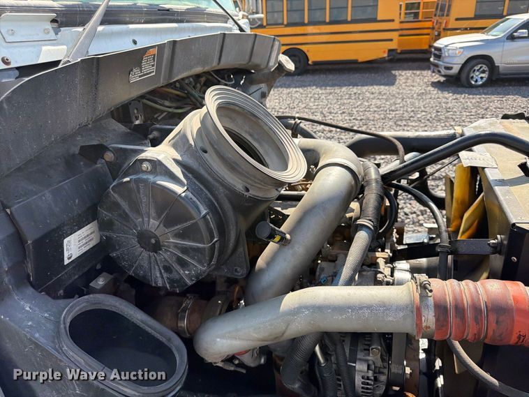 image for item YA5077 2005 Kenworth T300 hook lift truck