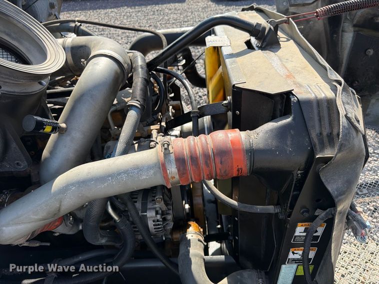 image for item YA5077 2005 Kenworth T300 hook lift truck
