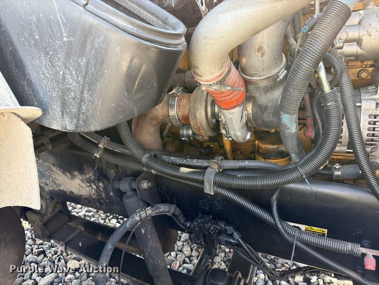 image for item YA5077 2005 Kenworth T300 hook lift truck