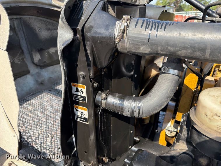 image for item YA5077 2005 Kenworth T300 hook lift truck