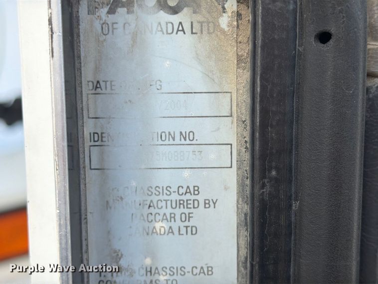image for item YA5077 2005 Kenworth T300 hook lift truck