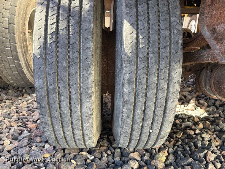 image for item YA5098 2002 Wabash DVCVHPC dry van trailer