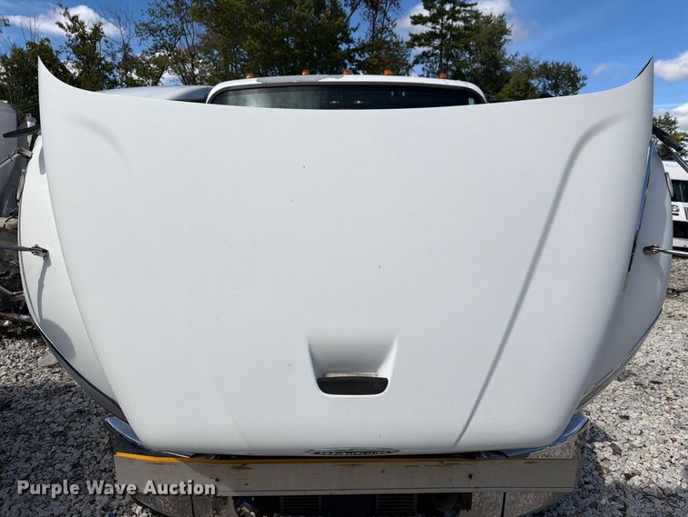 image for item YA5128 2018 Freightliner Business Class M2 rollback truck