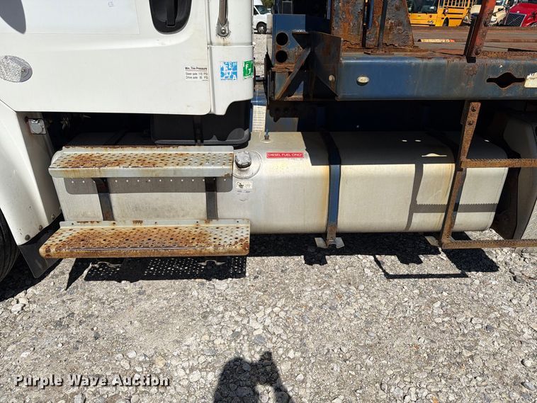 image for item YA5128 2018 Freightliner Business Class M2 rollback truck
