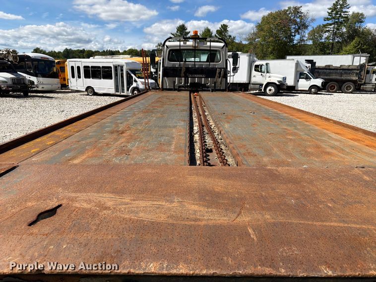 image for item YA5128 2018 Freightliner Business Class M2 rollback truck
