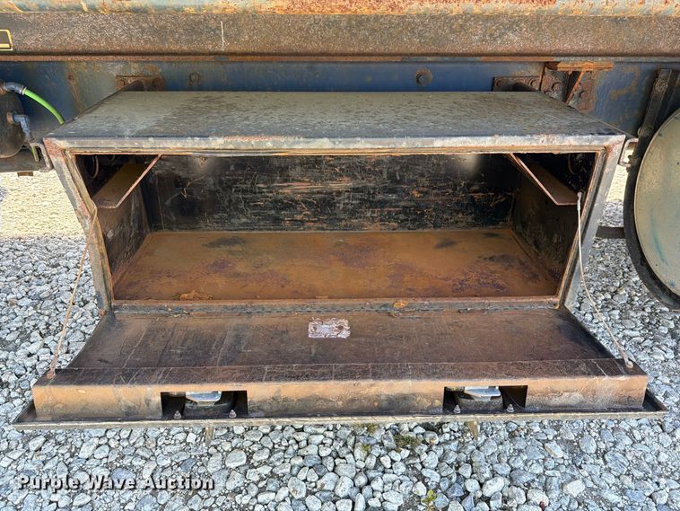 image for item YA5128 2018 Freightliner Business Class M2 rollback truck