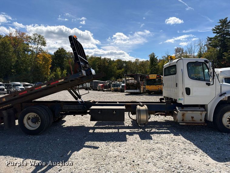 image for item YA5128 2018 Freightliner Business Class M2 rollback truck