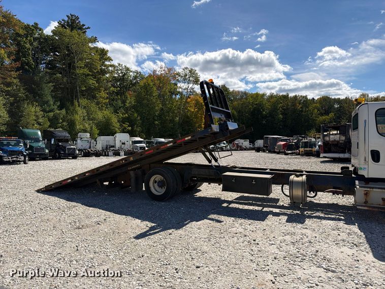 image for item YA5128 2018 Freightliner Business Class M2 rollback truck