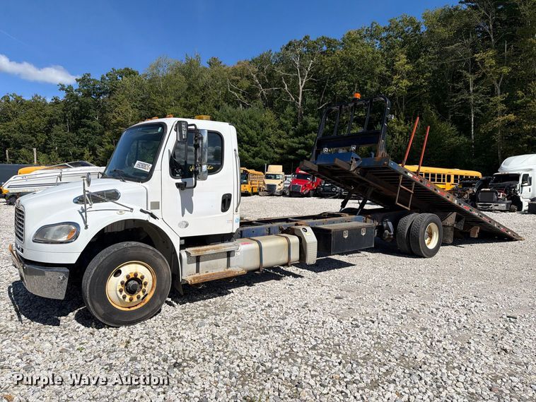 image for item YA5128 2018 Freightliner Business Class M2 rollback truck