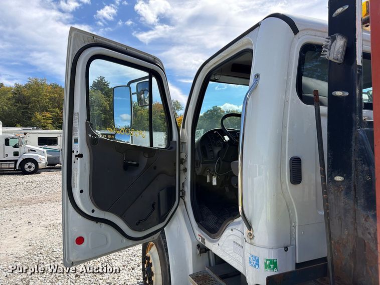 image for item YA5128 2018 Freightliner Business Class M2 rollback truck