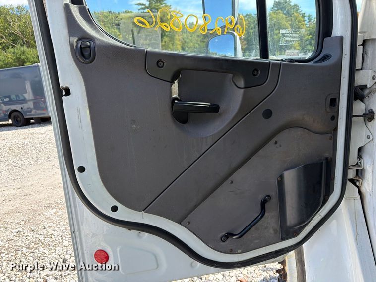 image for item YA5128 2018 Freightliner Business Class M2 rollback truck