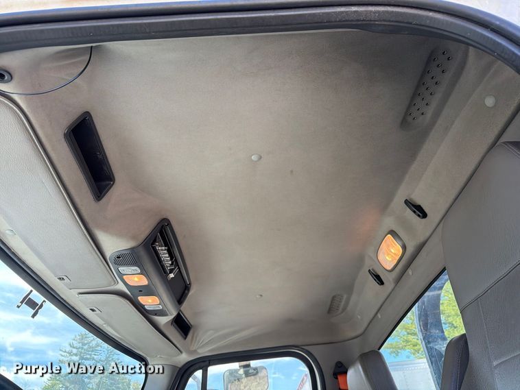 image for item YA5128 2018 Freightliner Business Class M2 rollback truck