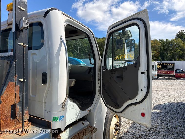 image for item YA5128 2018 Freightliner Business Class M2 rollback truck