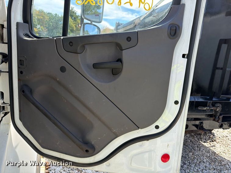 image for item YA5128 2018 Freightliner Business Class M2 rollback truck