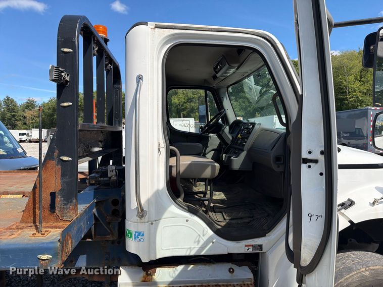 image for item YA5128 2018 Freightliner Business Class M2 rollback truck