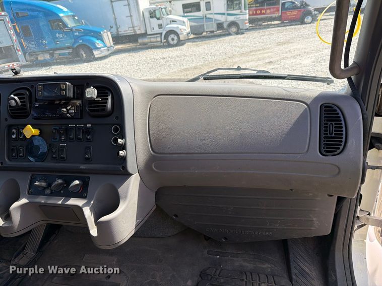 image for item YA5128 2018 Freightliner Business Class M2 rollback truck