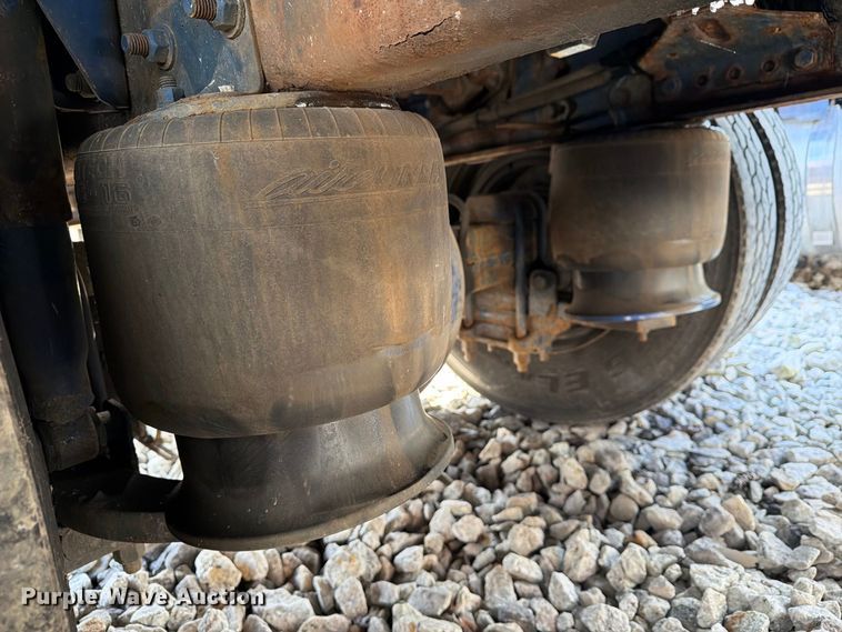 image for item YA5128 2018 Freightliner Business Class M2 rollback truck