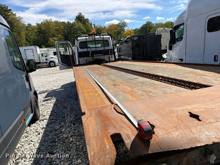 image for item YA5128 2018 Freightliner Business Class M2 rollback truck