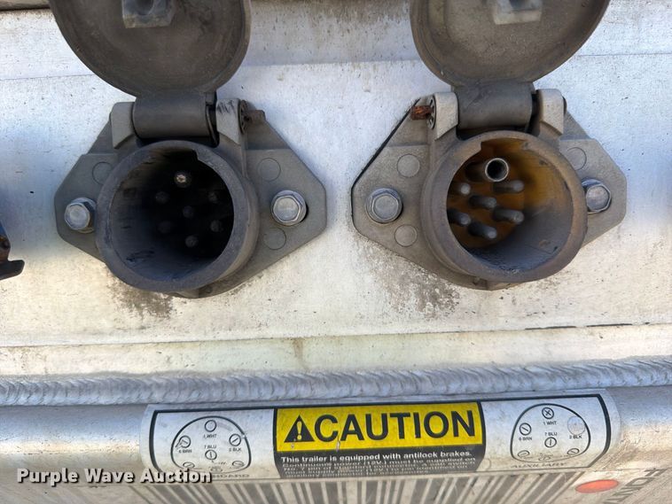 image for item YA5284 2017 Fontaine HCR6012WSA flatbed trailer