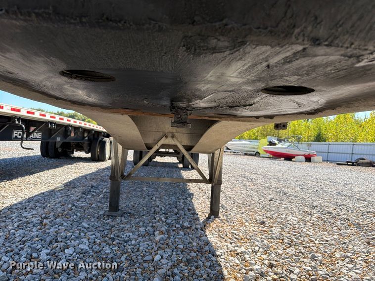 image for item YA5284 2017 Fontaine HCR6012WSA flatbed trailer