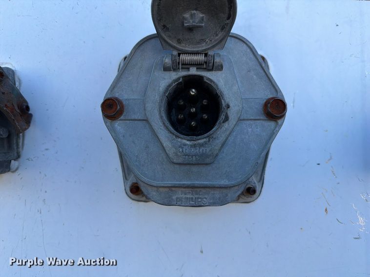 image for item YA5328 2004 Hyundai V12530152-AJS dry van trailer