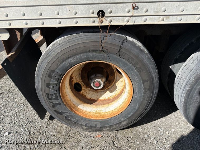 image for item YA5328 2004 Hyundai V12530152-AJS dry van trailer