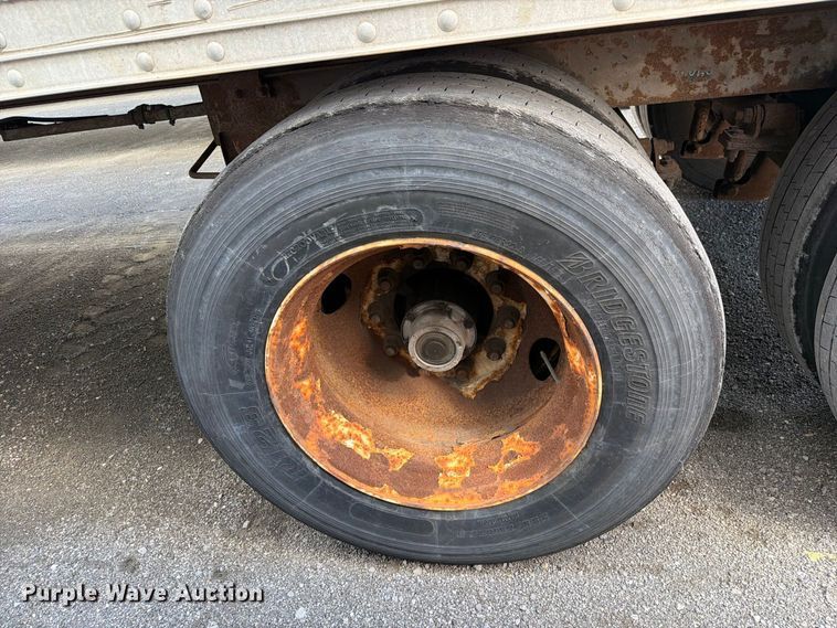 image for item YA5328 2004 Hyundai V12530152-AJS dry van trailer