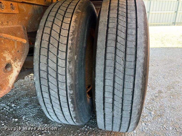 image for item YA5329 2004 Hyundai V12530152-AJS dry van trailer