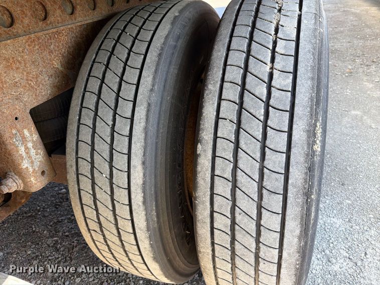 image for item YA5329 2004 Hyundai V12530152-AJS dry van trailer