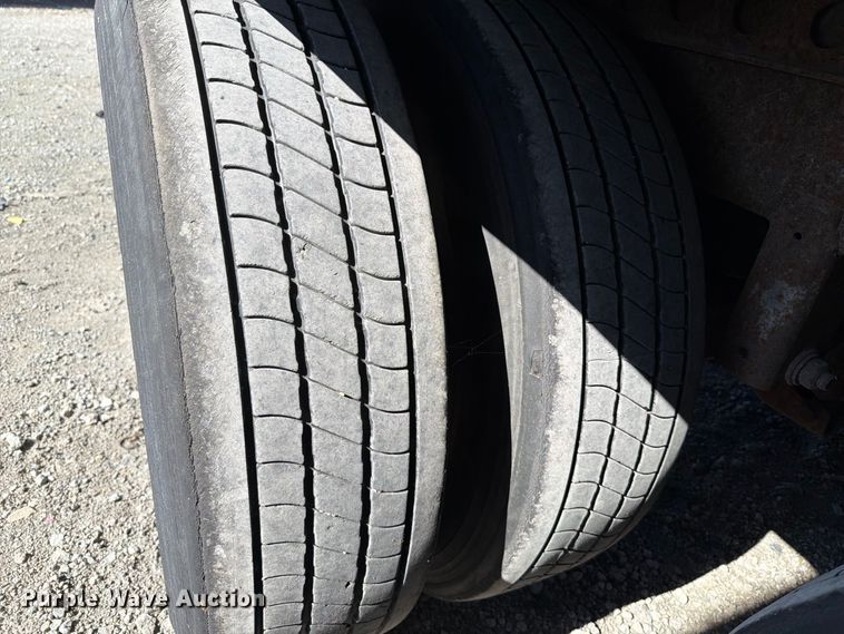image for item YA5329 2004 Hyundai V12530152-AJS dry van trailer