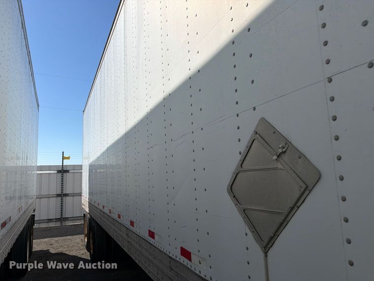 image for item YA5330 2004 Hyundai V12530152-AJS dry van trailer