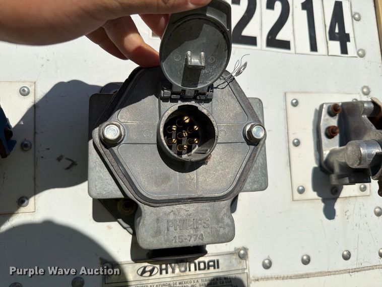 image for item YA5331 2004 Hyundai V12530152-AJS dry van trailer