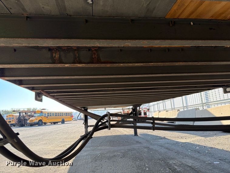 image for item YA5331 2004 Hyundai V12530152-AJS dry van trailer