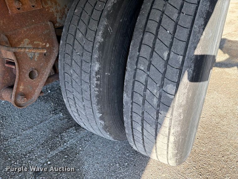image for item YA5331 2004 Hyundai V12530152-AJS dry van trailer