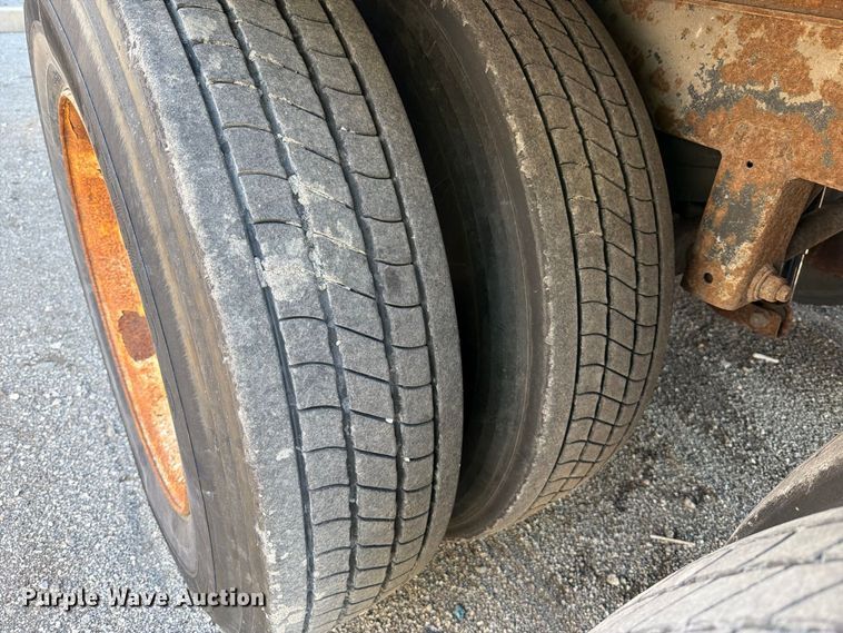 image for item YA5331 2004 Hyundai V12530152-AJS dry van trailer