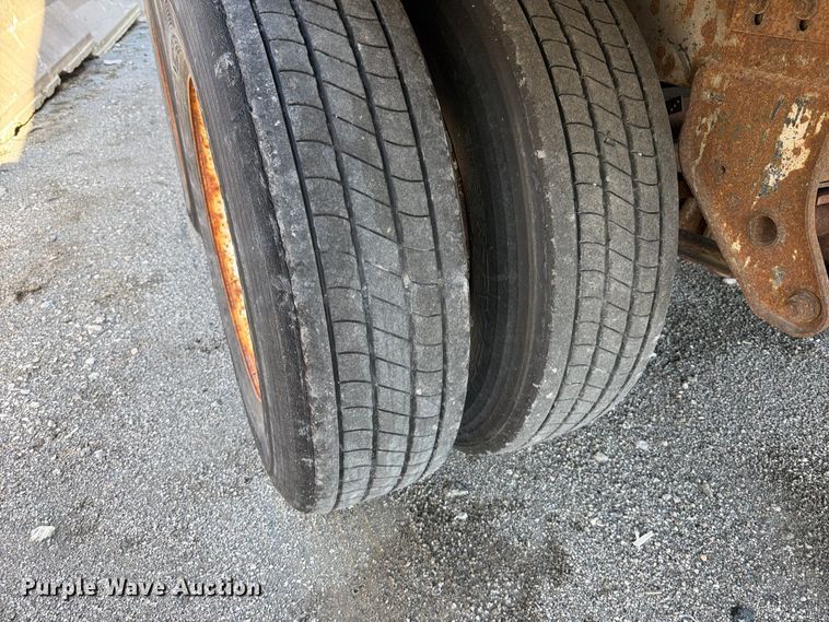 image for item YA5331 2004 Hyundai V12530152-AJS dry van trailer