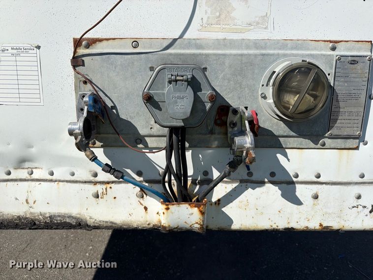 image for item YA5334 2007 Strick dry van trailer