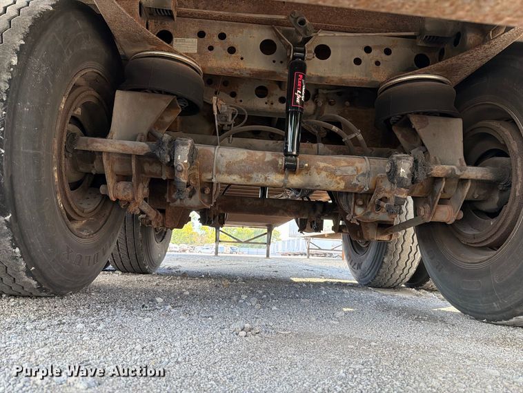 image for item YA5336 2004 Strick dry van trailer