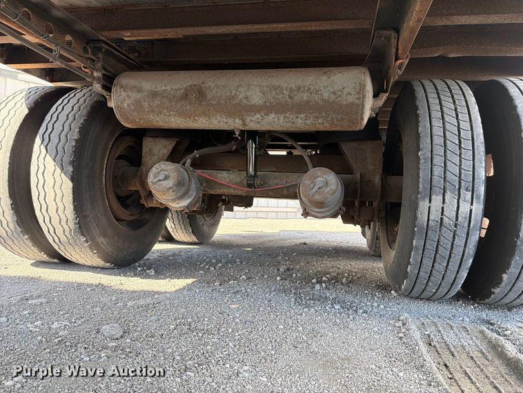 image for item YA5336 2004 Strick dry van trailer