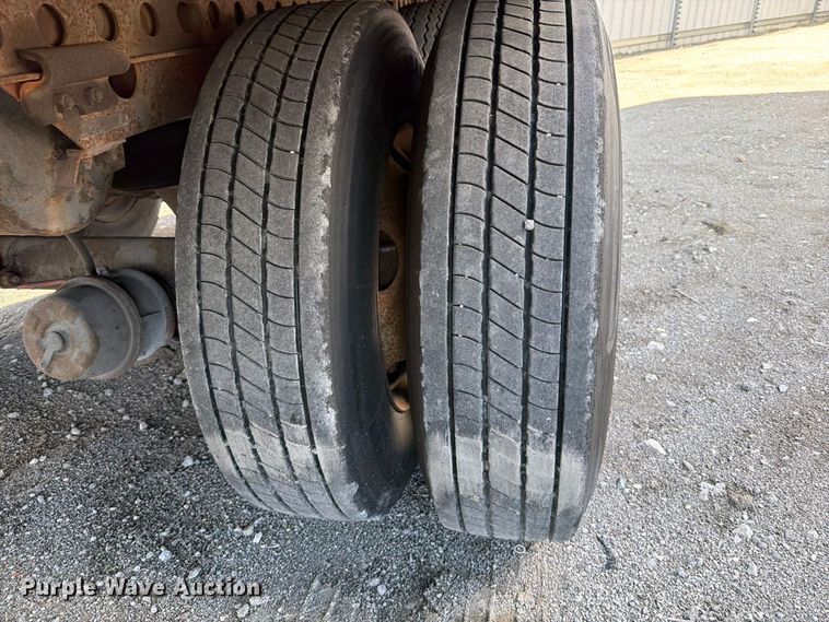 image for item YA5336 2004 Strick dry van trailer