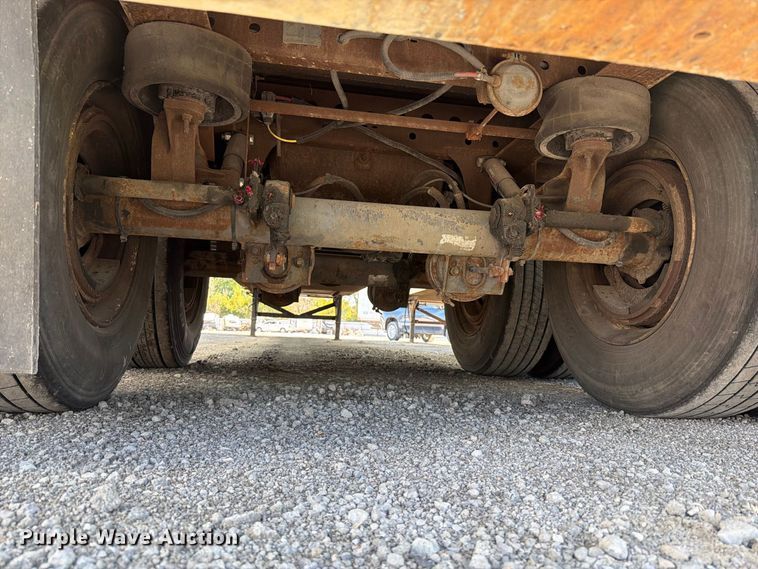 image for item YA5337 2008 Vanguard dry van trailer
