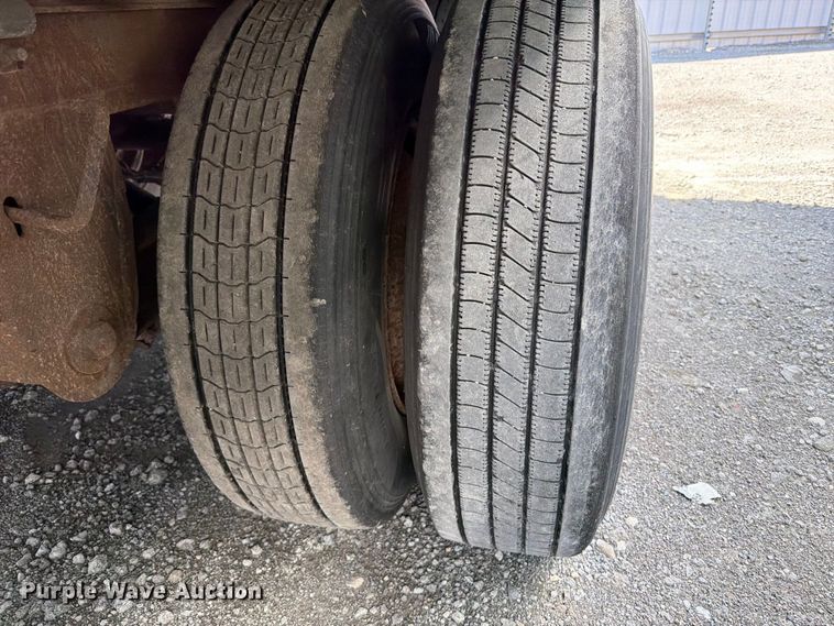 image for item YA5337 2008 Vanguard dry van trailer